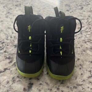 Nike Kids Black and Neon Green Sneakers